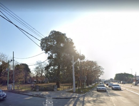 Vendo Terreno Av. Calchaqui esquina Gutierrez