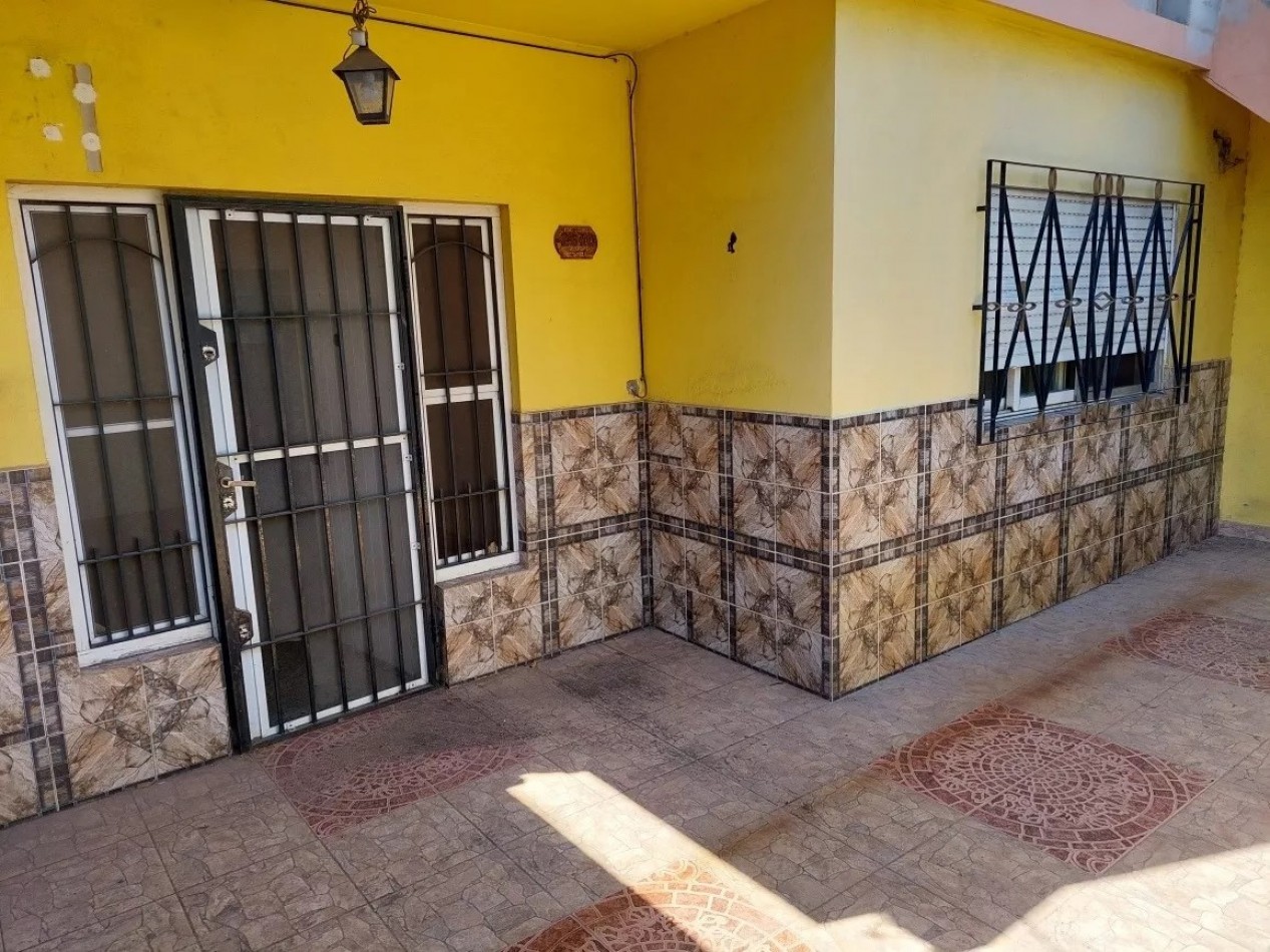 Casa / PH en Venta Bernal Oeste