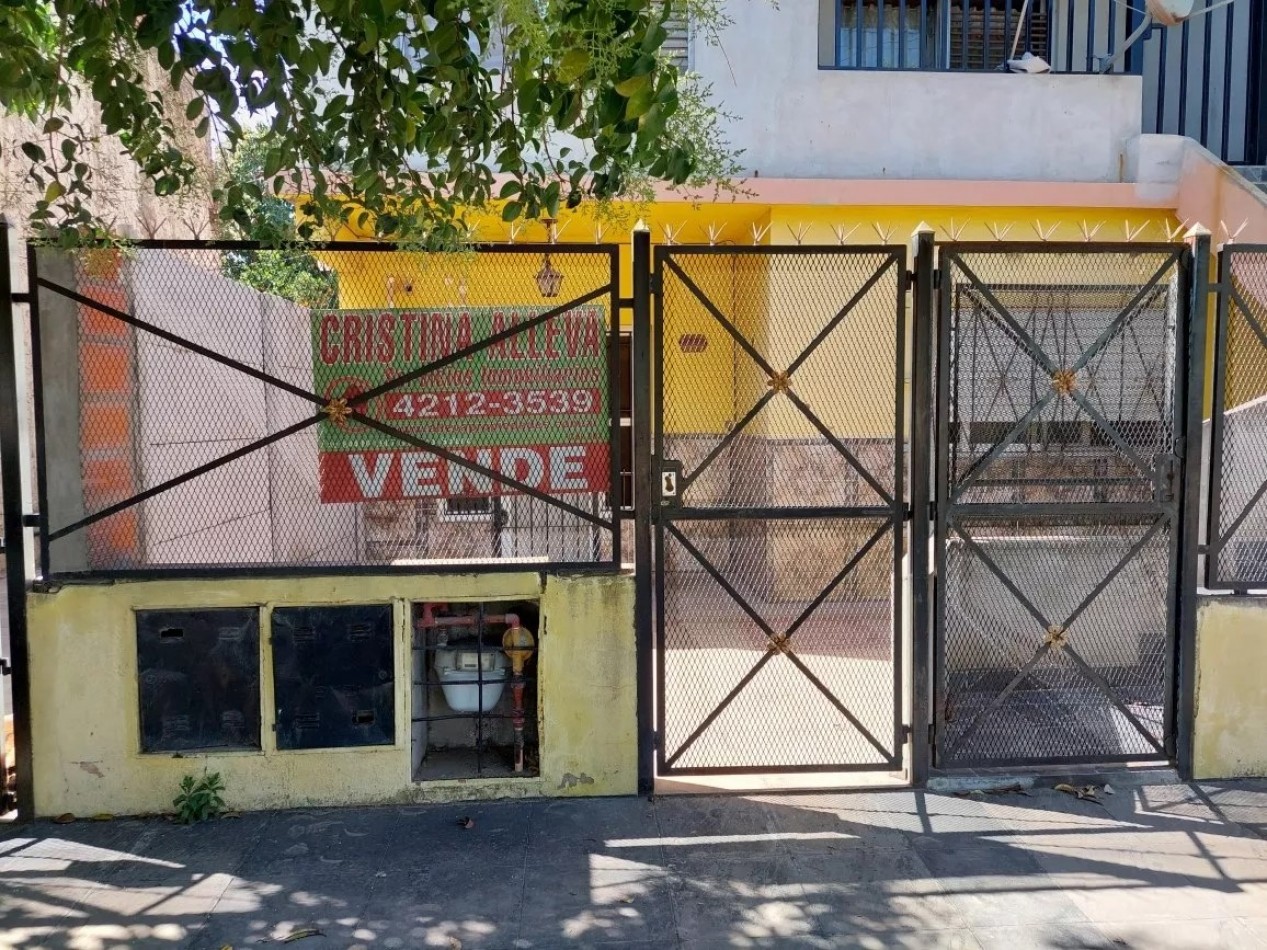 Casa / PH en Venta Bernal Oeste